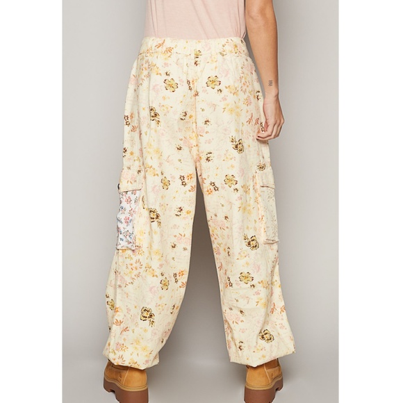 🌟 “The Chloe" Natural Floral Print Cargo Pants - Picture 3 of 5
